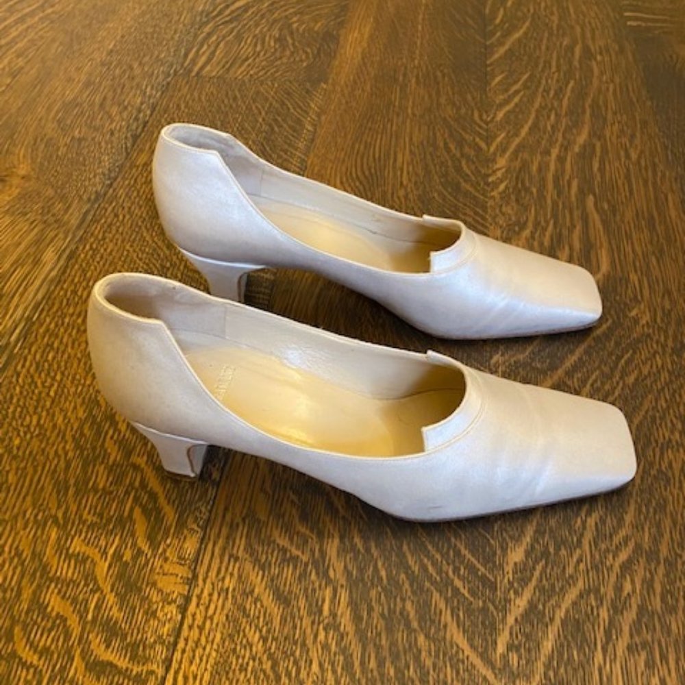 Vintage Vera Wang Shoes, White Satin, Size 7